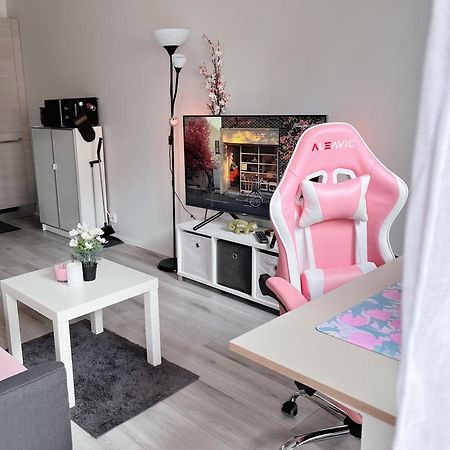 Lovely Home Next To The Metro Station And Shopping Malls - 16Mins To City Center, Convenient, Peaceful Helsinki Extérieur photo