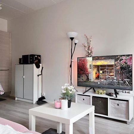 Lovely Home Next To The Metro Station And Shopping Malls - 16Mins To City Center, Convenient, Peaceful Helsinki Extérieur photo